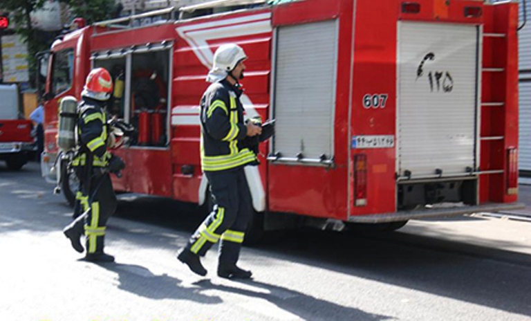 امدادرسانی آتش‌نشانان همدانی با پای پیاده