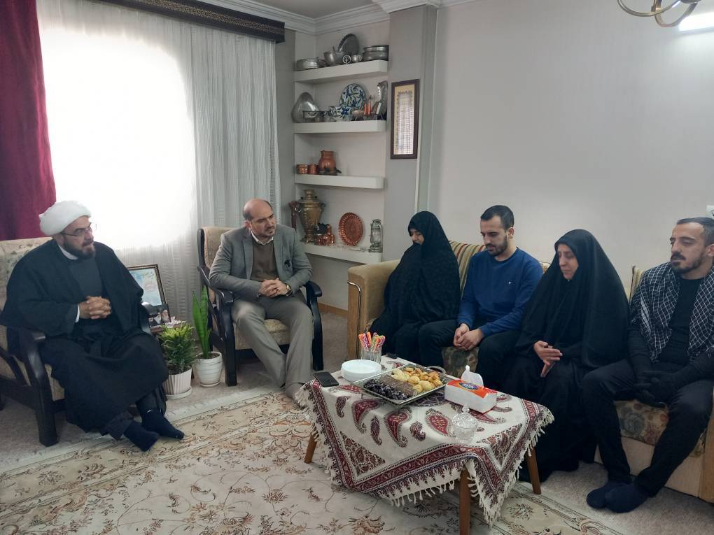 دیدار معاون اجرایی رئیس جمهور با خانواده شهید صادقی در گرگان