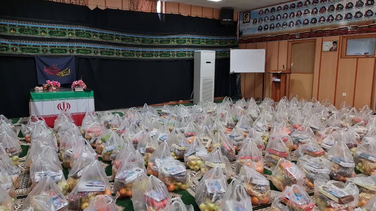 توزیع ۵۰۰ بسته یلدایی در خوروبیابانک