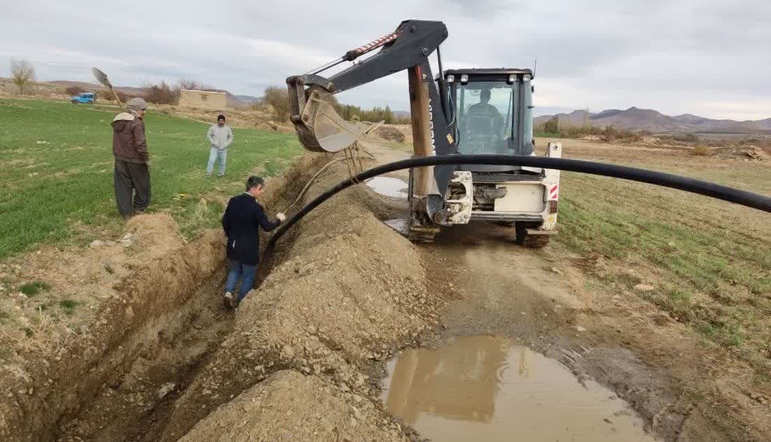 جمع آوری ۴ کیلومترخط انتقال آب غیرمجاز به اراضی دیم شهرستان بوکان