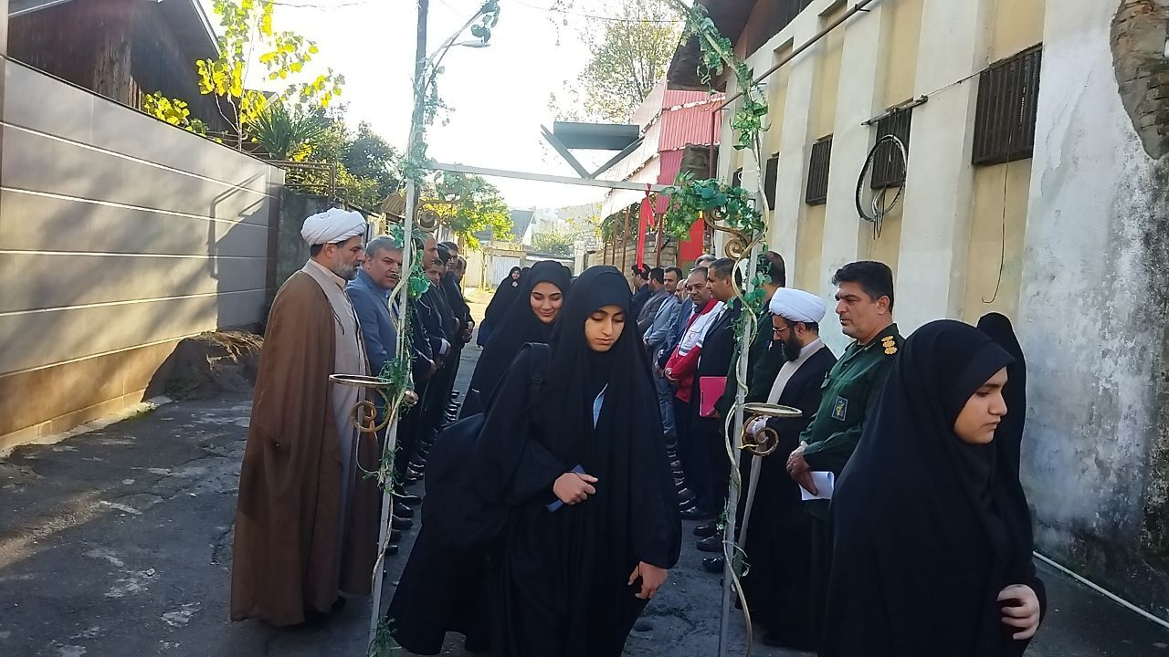 سفر معنوی دانش آموزان صومعه سرا به مناطق عملیاتی جنوب کشور