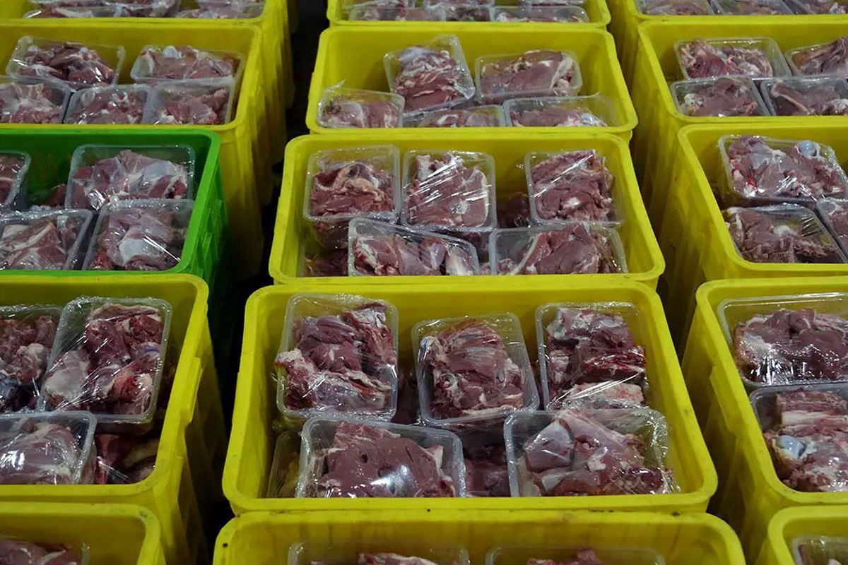 توزیع ۳ هزار بسته گوشت نذری بین نیازمندان یزدی