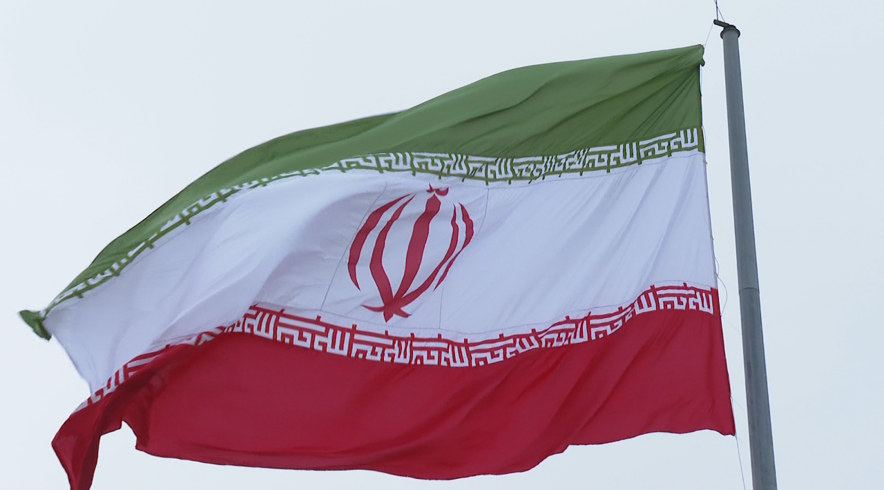 اهتزار پرچم در بوستان پنجعلی بندرعباس