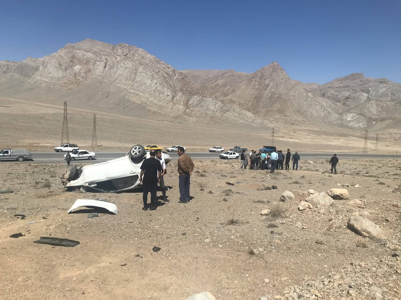 یک کشته ویک مصدوم در حادثه واژگونی خودرو در کمربندی خمینی شهر