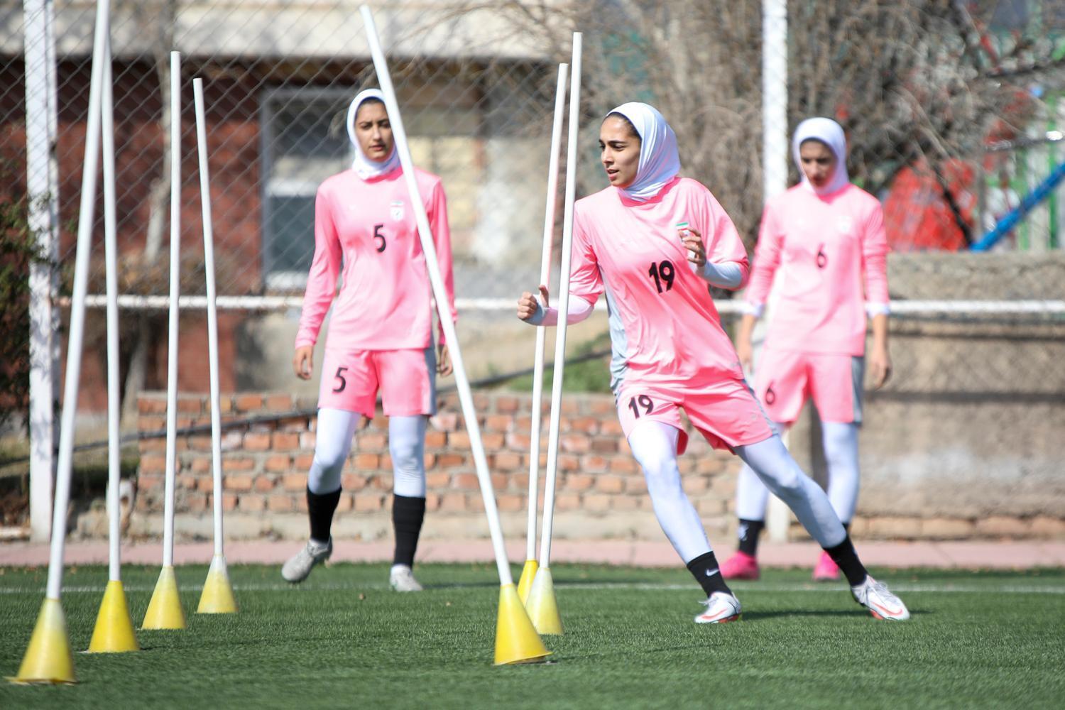 آخرین تلاش‌های تیم فوتبال دختران جوان قبل از کافا