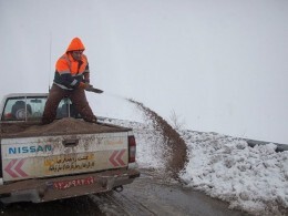 ۹۰۰ کیلومتر از محورهای ارتباطی همدان برفروبی و نمک‌پاشی شد