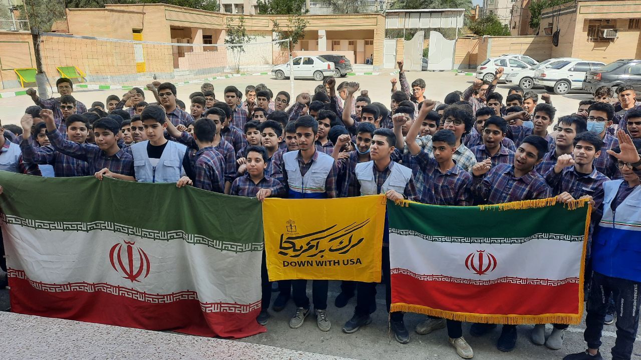 حمایت دانش آموزان آبادانی از عملیات سپاه علیه رژیم صهیونیستی