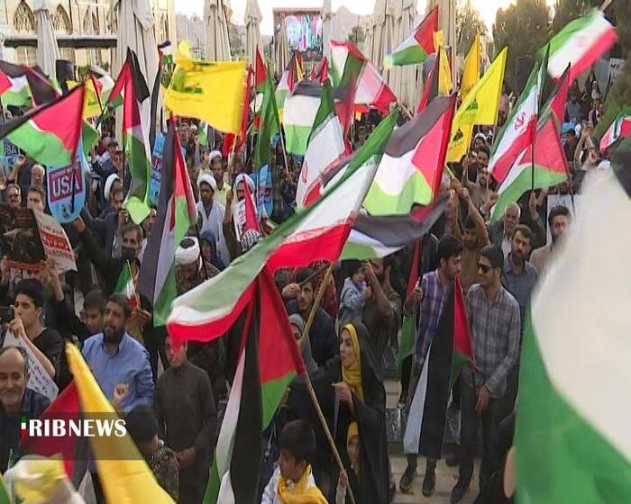 از اهتزاز پرچم تا شادی مردم پایتخت مقاومت در گلزار شهدای کرمان
