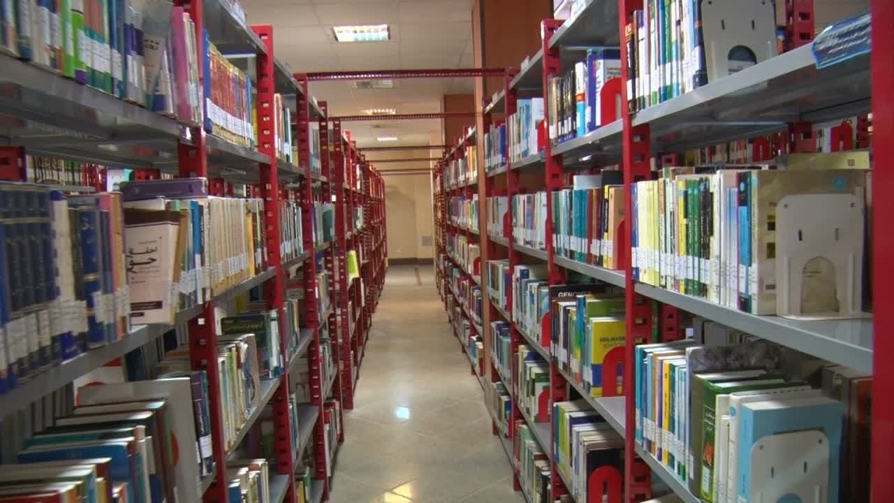 امانت ۶ هزار کتاب در ماه در کتابخانه مرکزی میبد