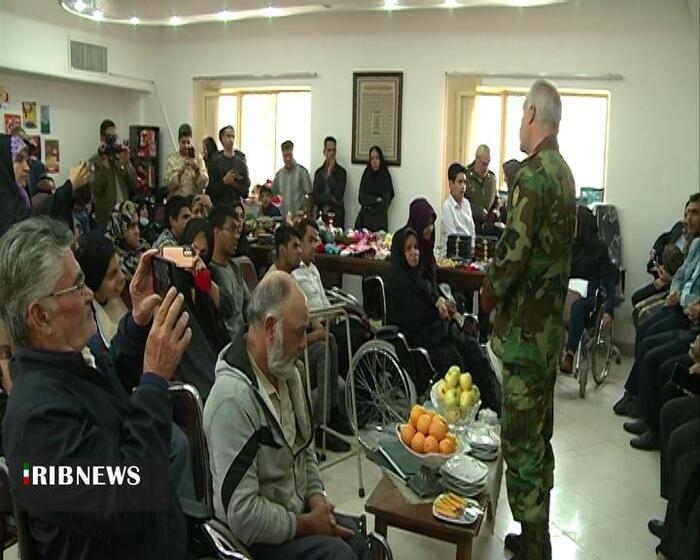 دیدار فرمانده قرار گاه منطقه‌ای جنوبشرق ارتش با جمعی از معلولان کرمان