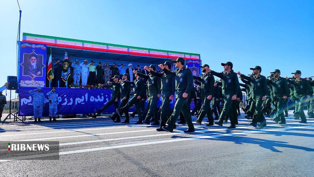رژه نیرو‌های مسلح استان بوشهر در روز ارتش