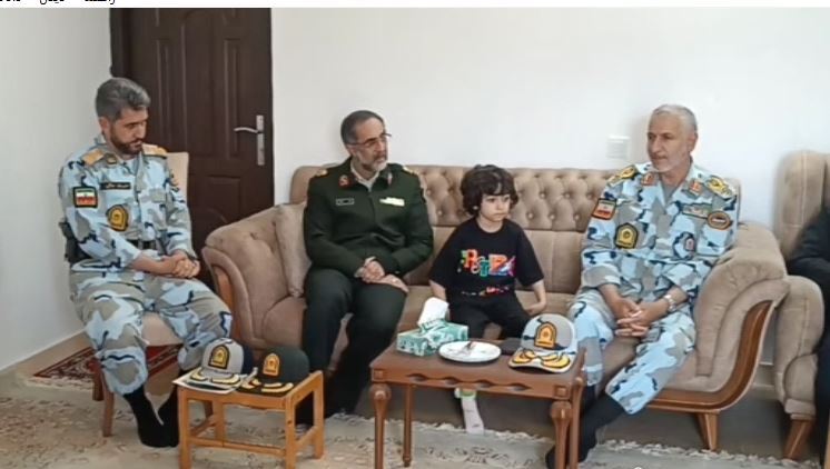 دیدار فرمانده مرزبانی فراجا با خانواده شهید مدافع امنیت محمد مهدی نجاتی نیا در کردکوی