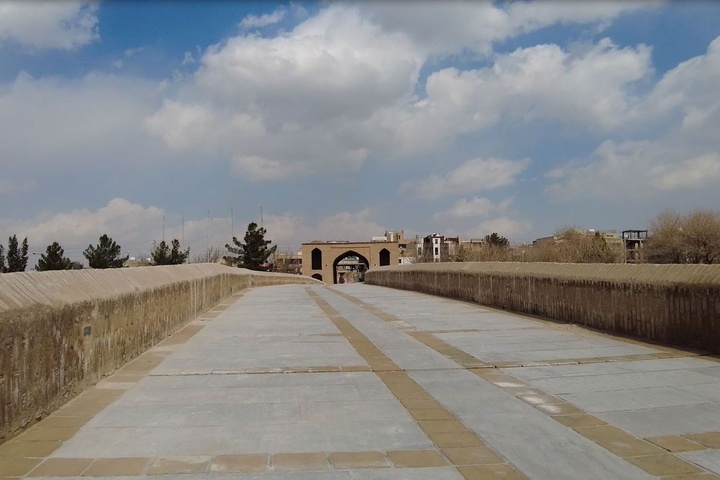 پل تاریخی شهرستان در اصفهان پذیرای گردشگران نوروزی