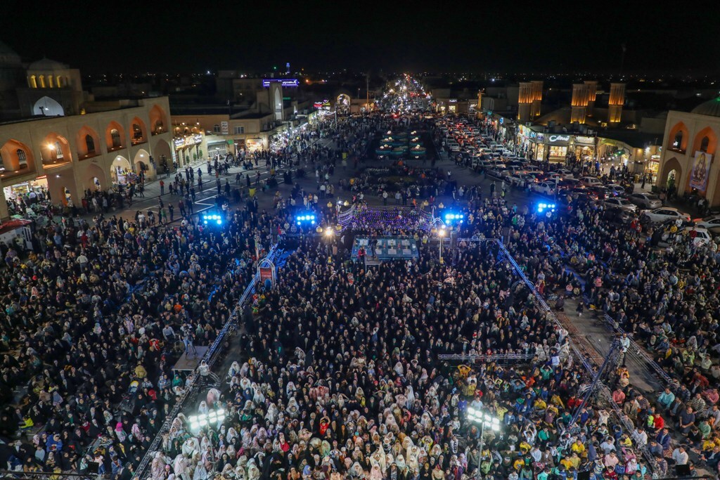 جشن بزرگ چندین هزار نفری روزه اولی‌ها در یزد برگزار شد