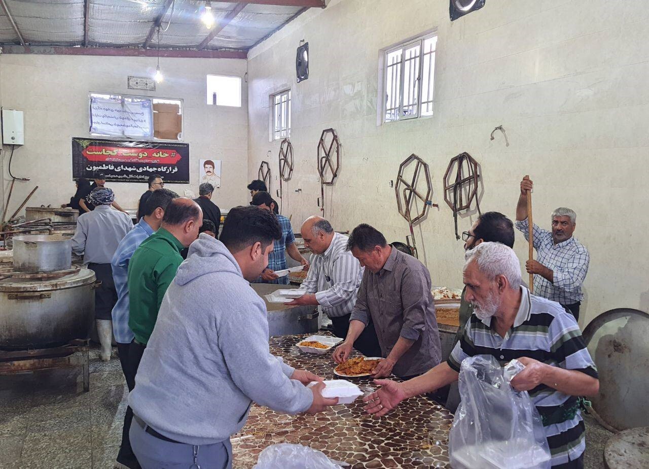 پخت و توزیع روزانه هزار پرس غذای گرم به همت گروه جهادی شهدای فاطمیون در مشهد