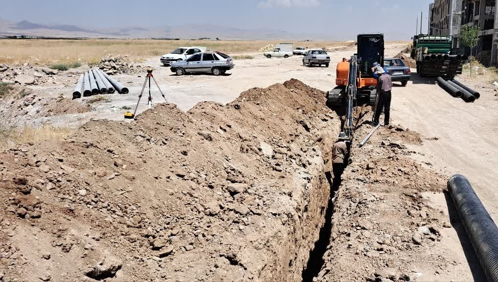 آبرسانی به طرح ۶۹۰ واحدی مسکن ملی همدان در حال انجام است