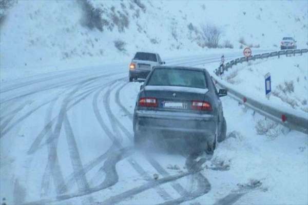 تردد در برخی محور‌های روستایی خراسان جنوبی فقط با زنجیر چرخ