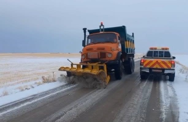 بارش برف و باران در جاده‌های استان همدان