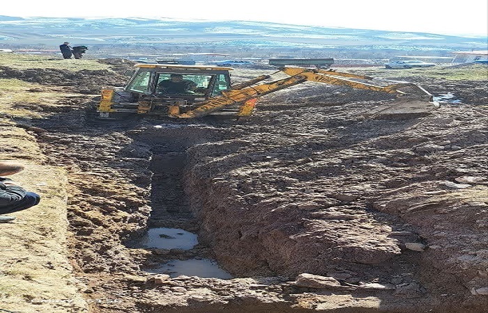 آغاز بهسازی چشمه روستای کنشکین تاکستان