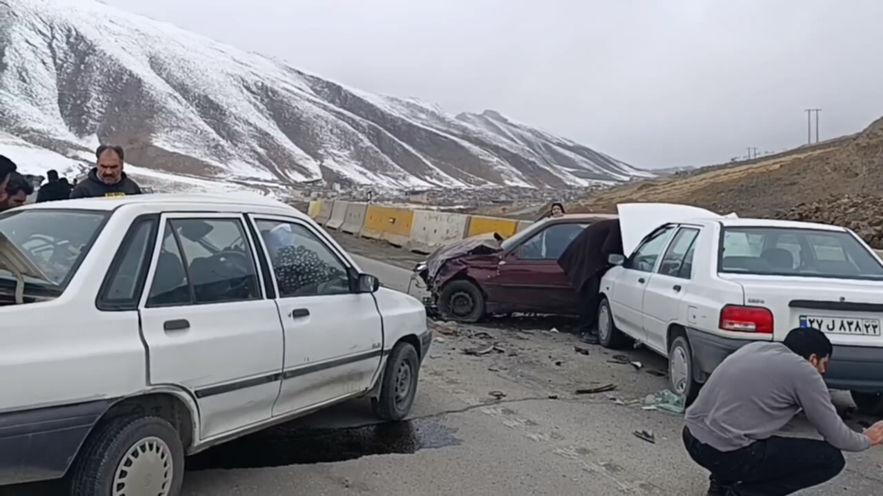 چهار مصدوم در حادثه برخورد سه خودرو