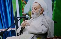 با نماز خواندن می توان به کمال رسید