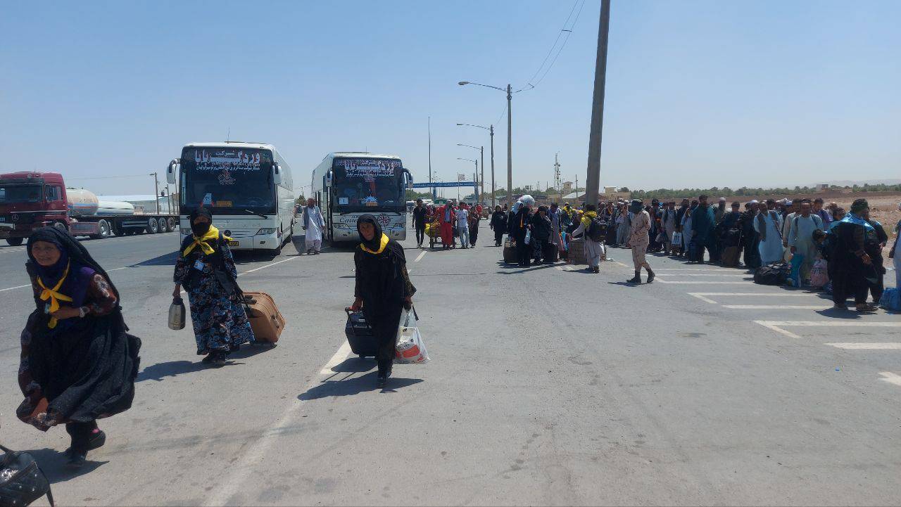 دوغارون: گذرگاه بین‌المللی ورود مسافران افغانستانی به ایران