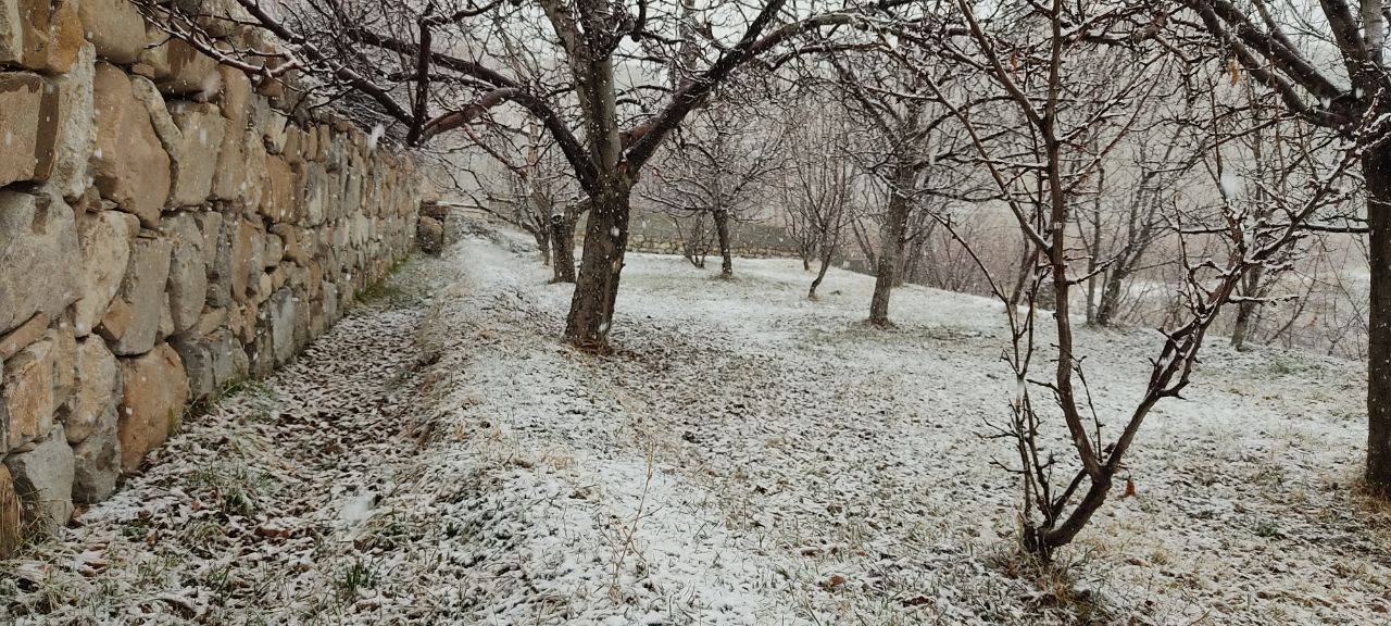 بارش نخستین برف زمستانی در شهر بار نیشابور