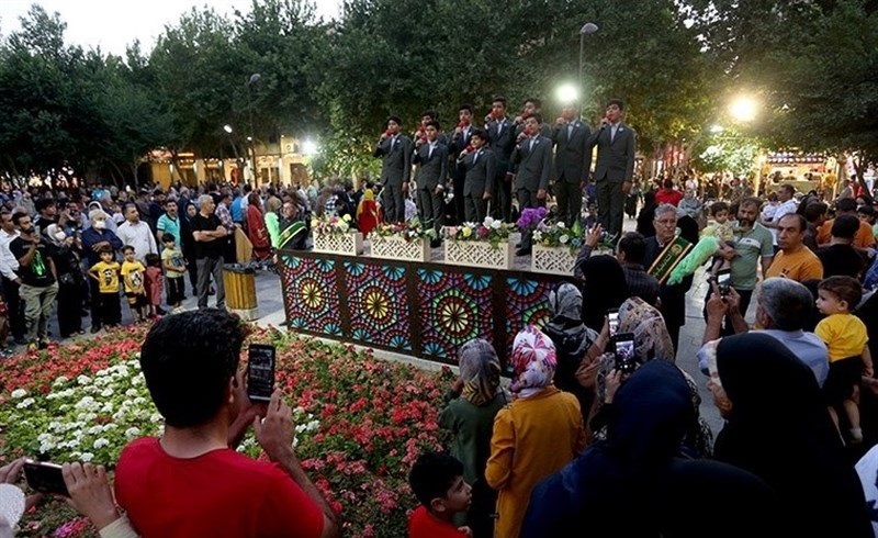 جشن بزرگ ۲ کیلومتری منجی در گذر فرهنگی چهارباغ اصفهان