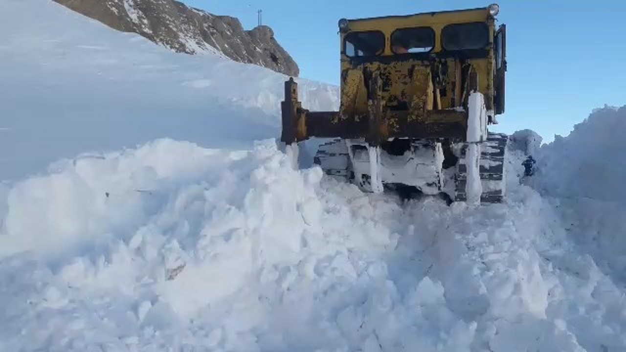 مسدود شدن گردنه سی سخت سمیرم و مسیر ۷ روستای فریدونشهر