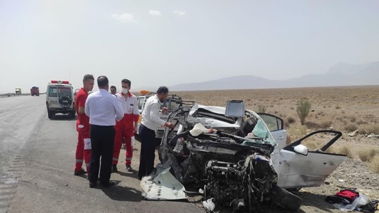 کمک امداد گران هلال احمر استان به ۲۱ مصدوم جاده‌ای