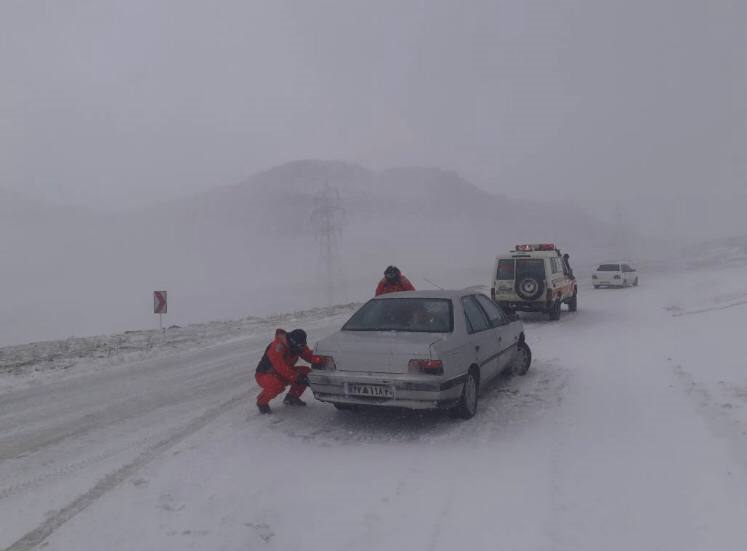 جریان برف و کولاک در اکثر محور‌های مواصلاتی اردبیل