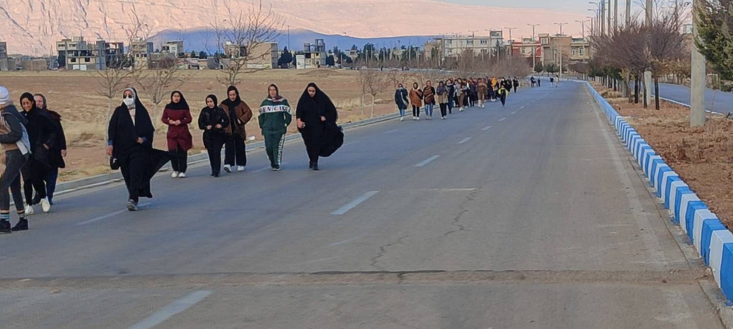 پیاده روی خانوادگی در روستای علی آباد سرتل شهرستان بیضاء