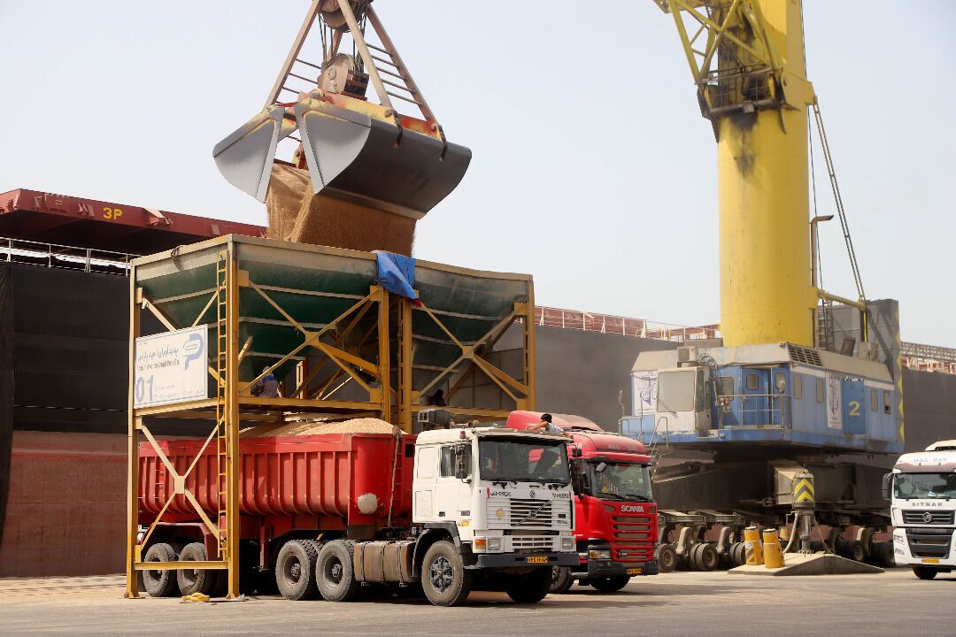 حمل بیش از ۲۸۰ هزار تن گندم از خوزستان به سراسر کشور