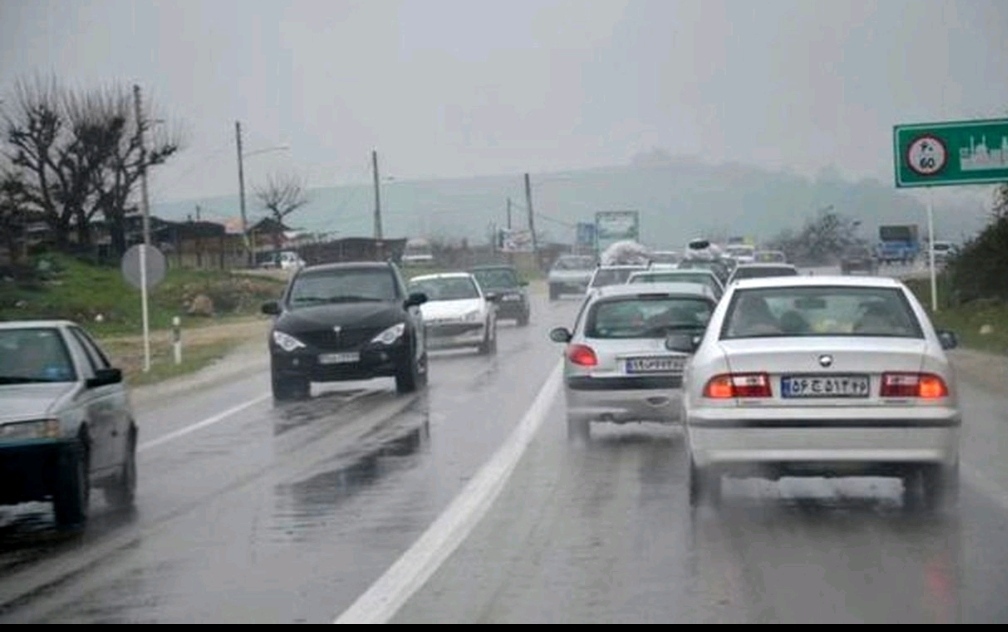 جاده‌های استان کرمانشاه لغزنده اند  رانندگان احتیاط کنند