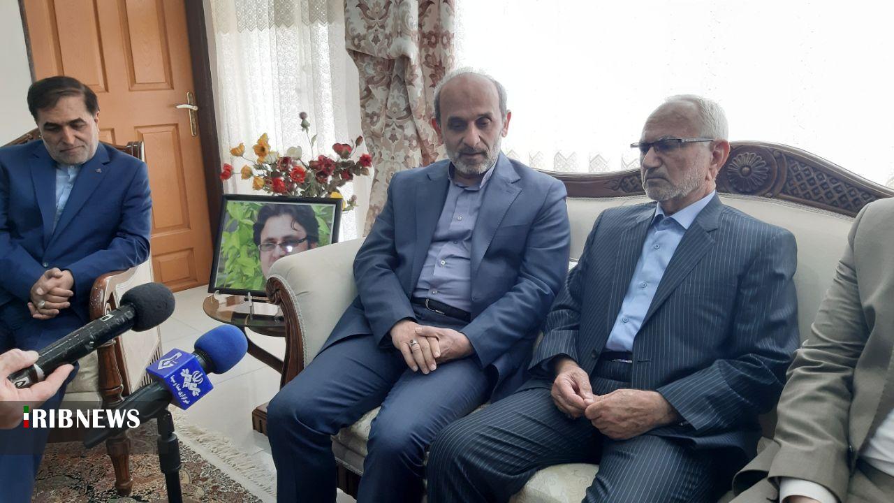 دیدار رئیس رسانه ملی با خانواده شهید هسته‌ای 