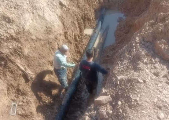 عملیات حفر ۲ حلقه چاه برای رفع مشکل آب شهر کنگاور آغاز شد