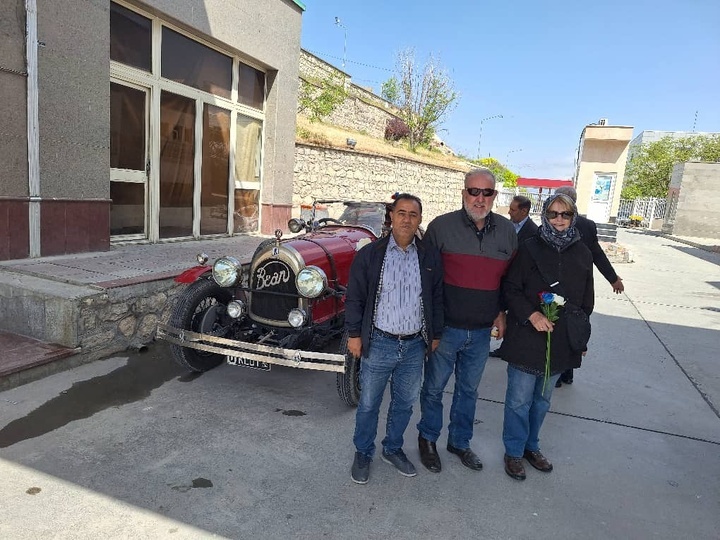 گردشگران استرالیایی با خودروی 100 ساله به ایران آمدند
