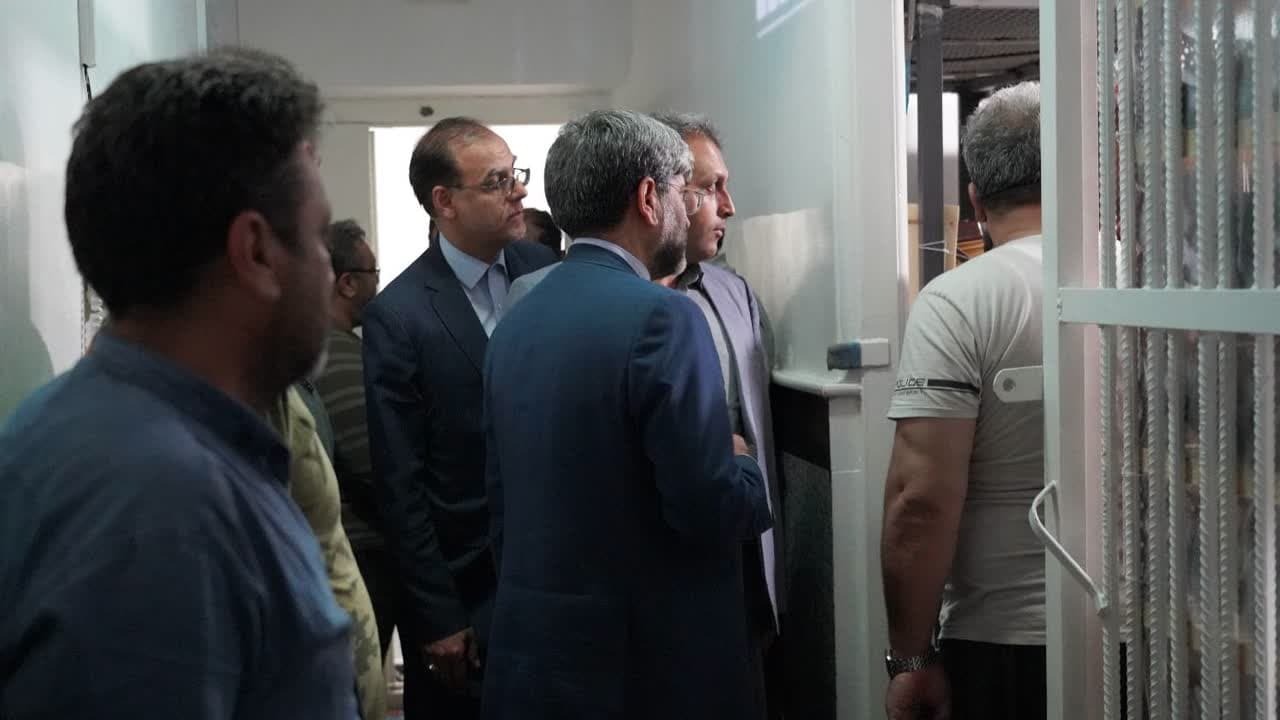 بازدید سرزده شبانه رئیس‌کل دادگستری از بند محکومین مالی زندان ارومیه