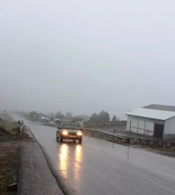لغزنده شدن برخی جاده‌های خراسان رضوی به علت بارش باران