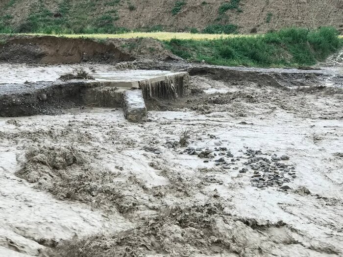 قطع آب و برق سه روستا در درگز به علت سیلاب