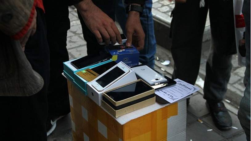 بازداشت مالخران بازار موبایل فروشی در خیابان جمهوری