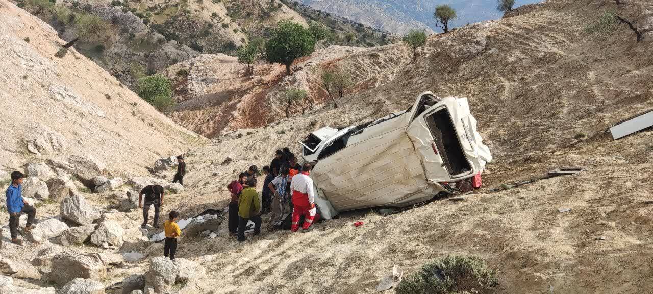 سقوط مرگبار ون در محور صیدون به امامزاده عبدالله