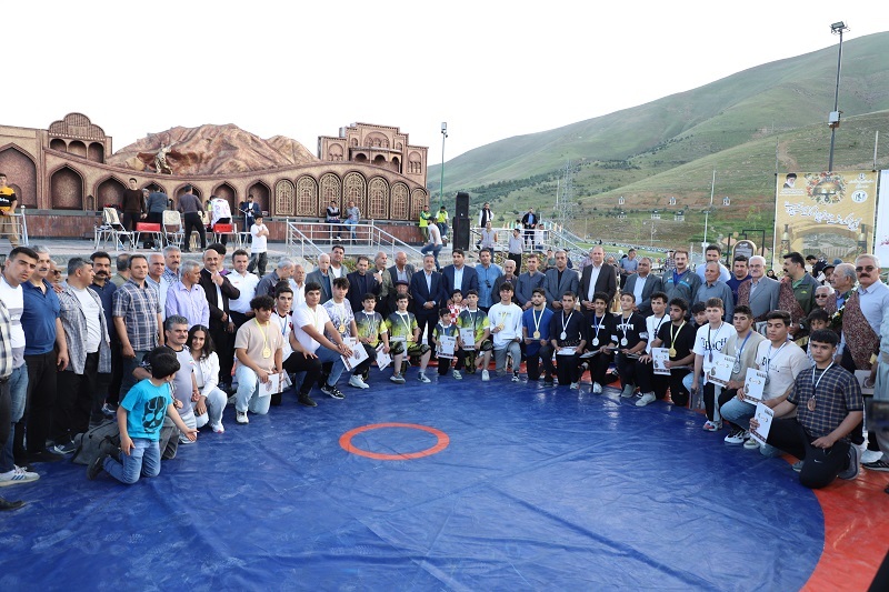 جشنواره ورزش پهلوانی در پارک روجیار سنندج