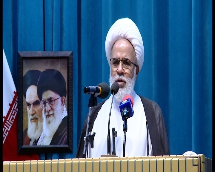 امام خمینی (ره) عزت و افتخار را برای امت سربلند ایران اسلامی به ارمغان آورد