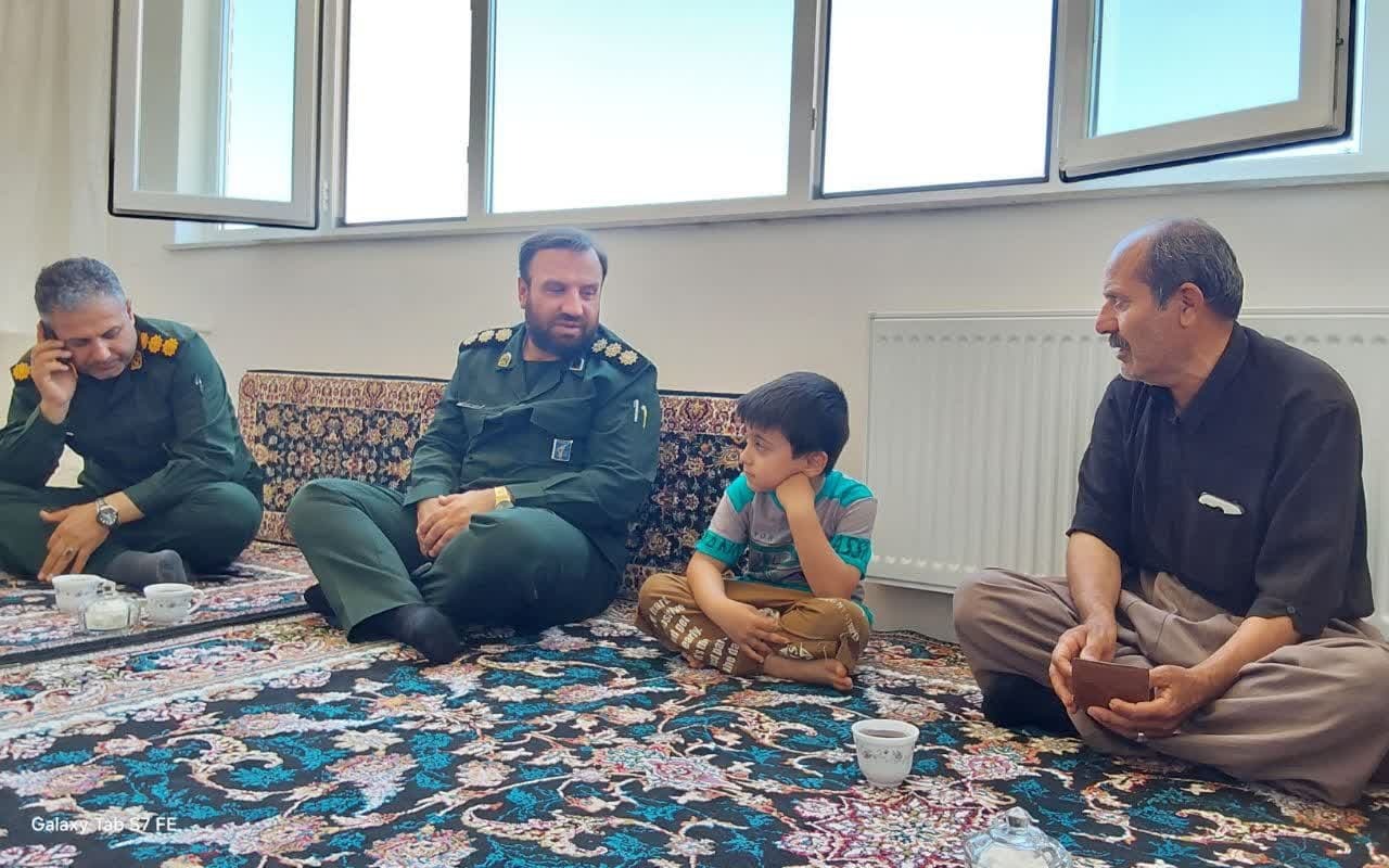 دیدار صمیمی فرمانده سپاه بوکان با خانواده شهید حبیب رحمانی