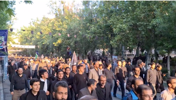 حضور گسترده مردم در دانشگاه تهران و مسیرهای منتهی به دانشگاه