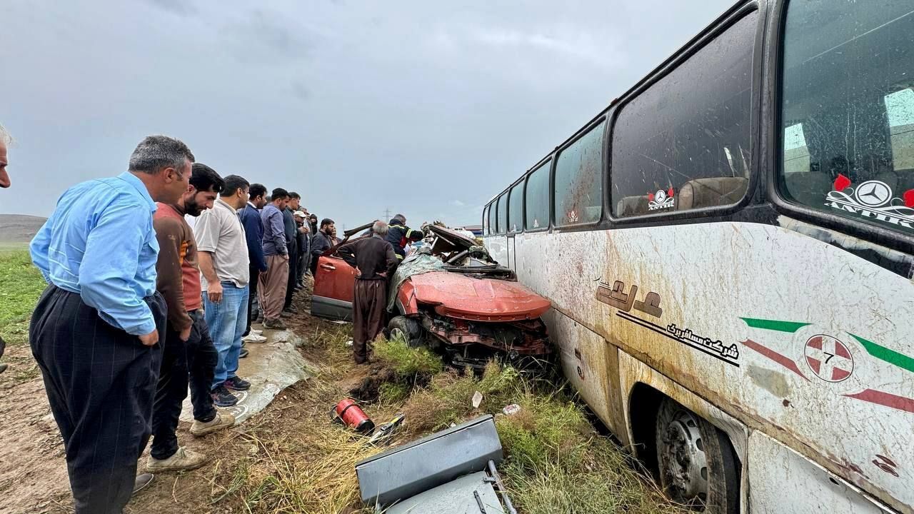 تصادف اتوبوس در محور مهاباد – میاندوآب سه نفر را به کام مرگ کشاند