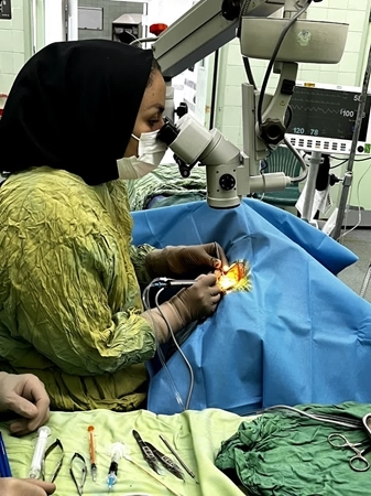 عمل موفقیت آمیز جراحی کاتاراکت چشم در بیمارستان امام رضا (ع) شهرستان کبودراهنگ
