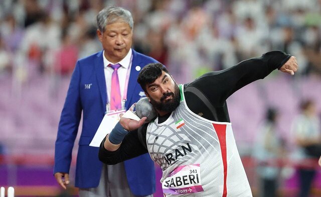 ورزشکار اصفهانی بر بام آسیا ایستاد