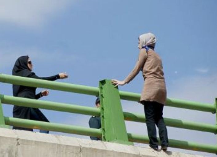 نجات جان زن جوان روی پل “پیرنیا ” شیراز